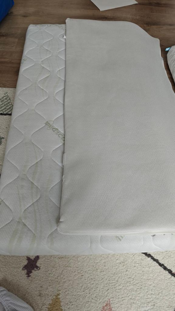 Medicott matras (120/60)+ ademende topper en hoes., Kinderen en Baby's, Kinderkamer | Beddengoed, Jongetje of Meisje, Wit, Overige typen