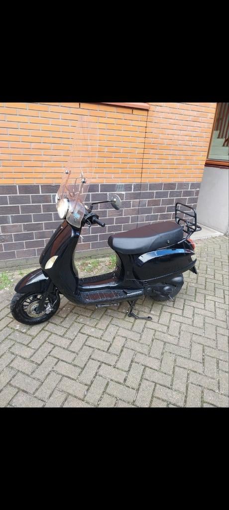 Senzo riva lux 50cc 4 takt 2016, Fietsen en Brommers, Snorfietsen en Snorscooters, Gebruikt, Benzine, Ophalen, Overige merken