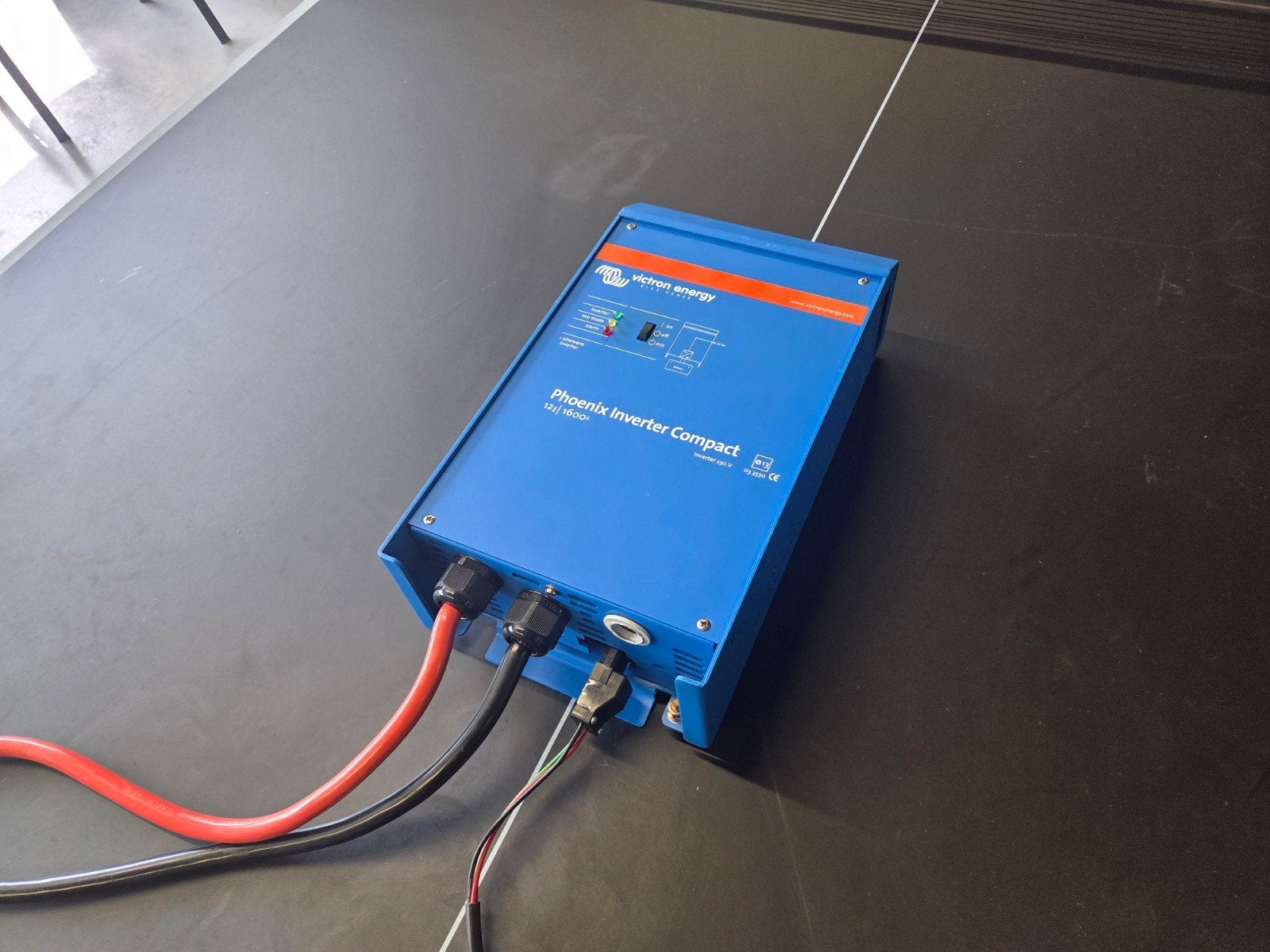 Victron 1600 watt omvormer Zuivere sinus inverter
Zet 12V om, Caravans en Kamperen, Ophalen