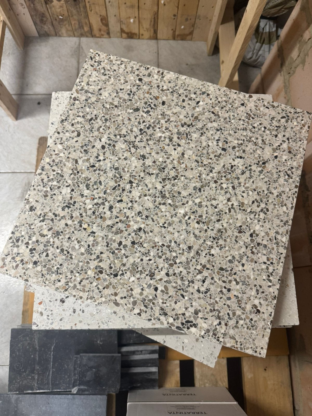 Terrazzo tegels 40x40x1,5 cm – 31 stuks – €14 per stuk, Ophalen, Keramiek, Nieuw, Minder dan 5 m²