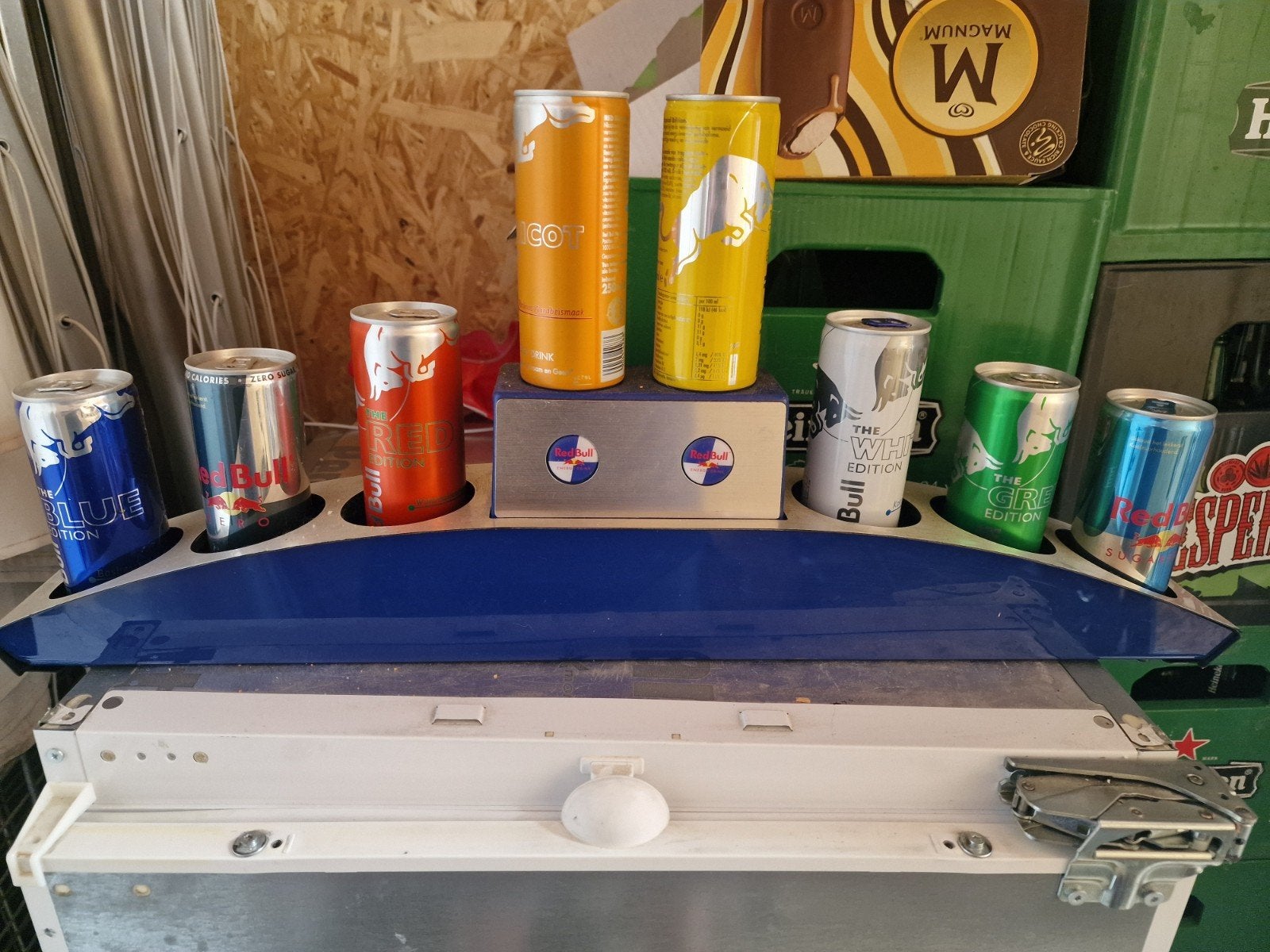 Redbull blikjes houder., Ophalen, Verpakking