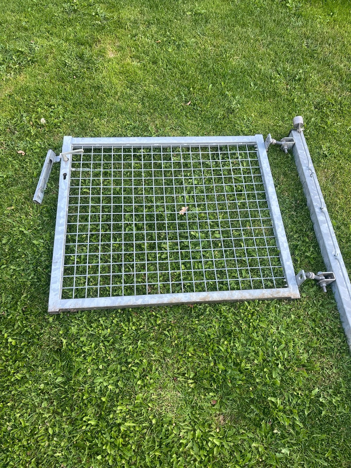 Stevige metalen poort met gaashekwerk, Tuin en Terras, Ophalen, Met poort, Gebruikt, Gaashekwerk