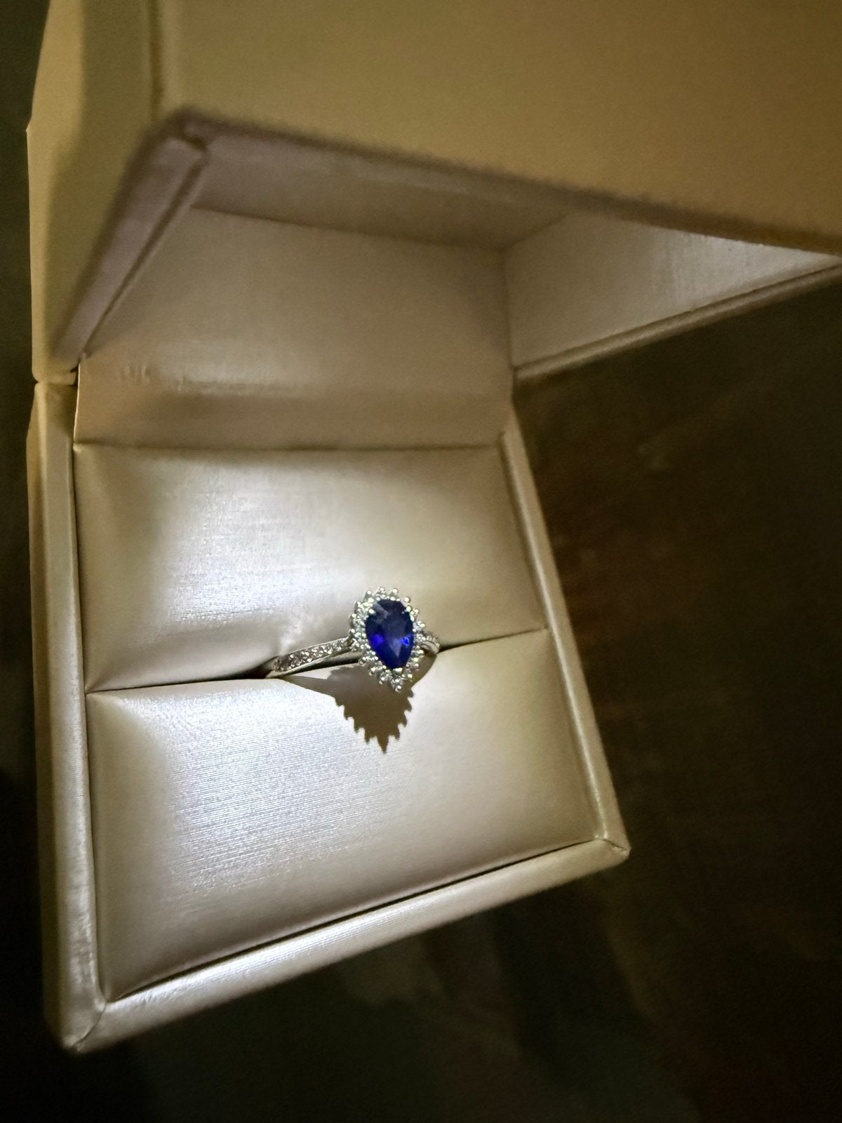 Witgouden 14k ring met labdiamanten en peer saffier, Wit, Ophalen of Verzenden, Zo goed als nieuw, 17 tot 18