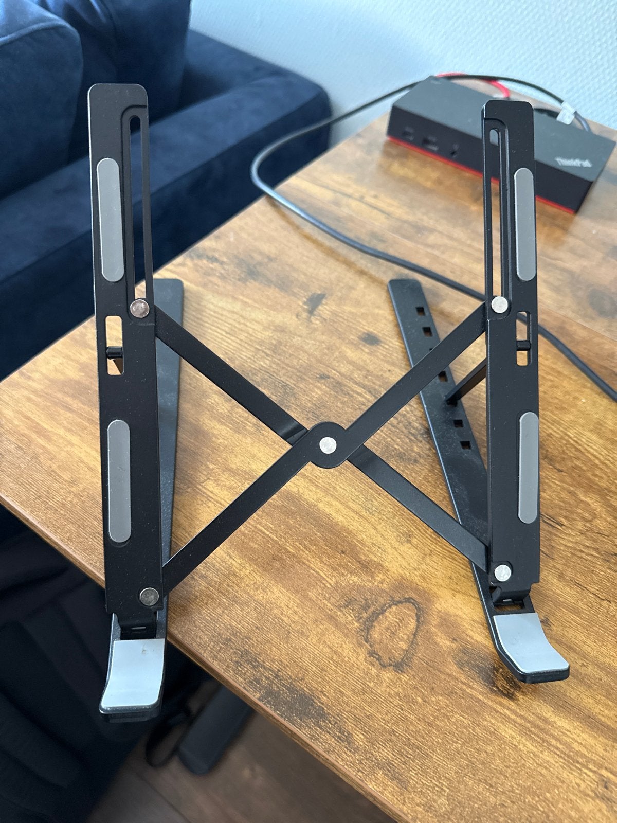 Verstelbare Laptopstandaard - Ergonomisch & Draagbaar, Ophalen, Zo goed als nieuw, In diepte verstelbaar