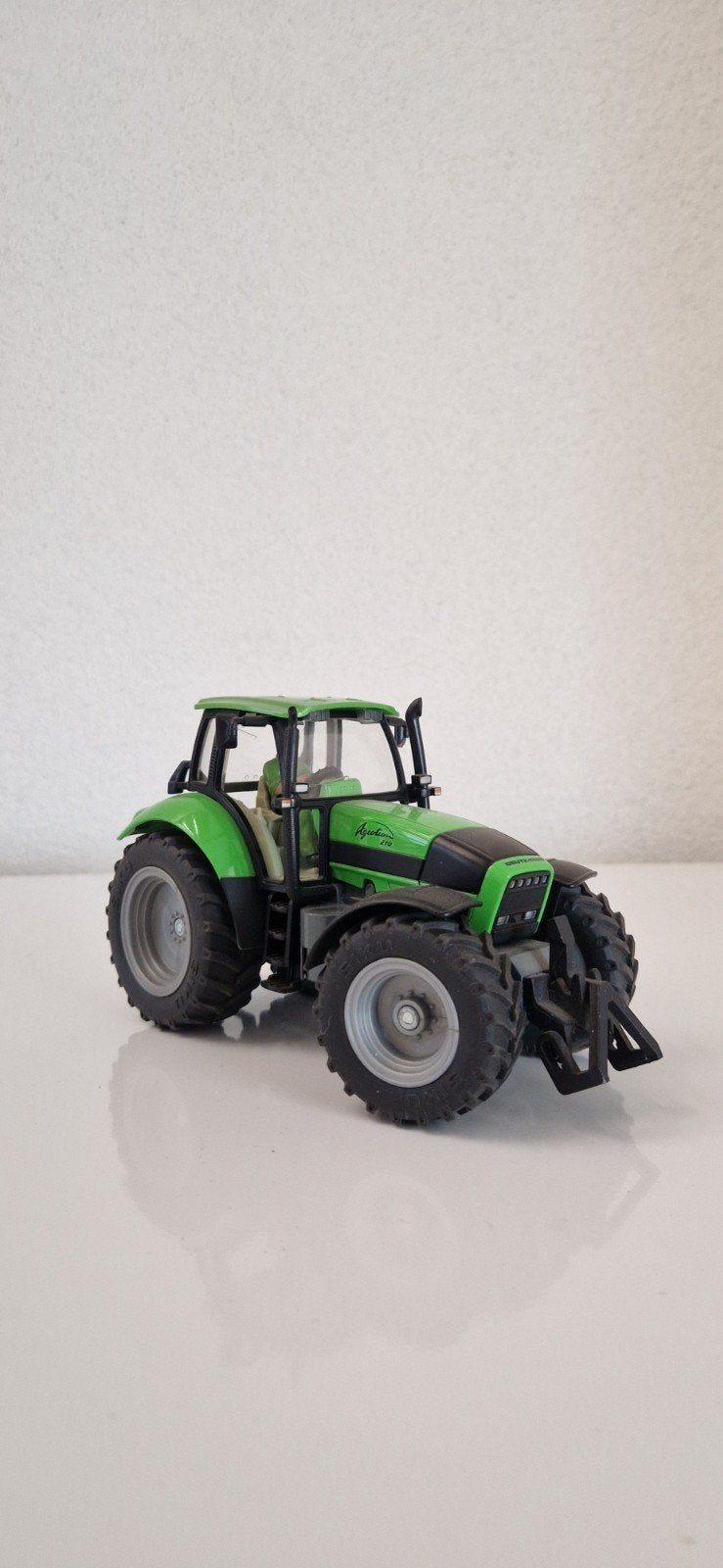 deutz agrotron 210 schaalmodel, Ophalen, Gebruikt, Tractor of Landbouw, SIKU