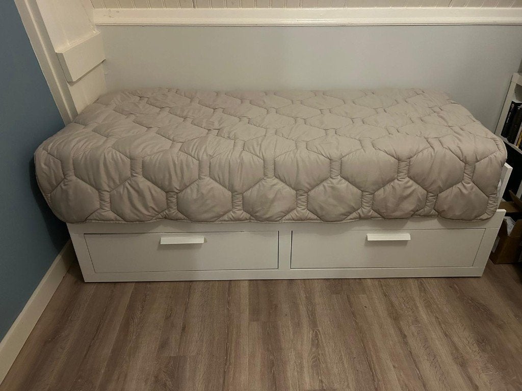 IKEA BRIMNES bedbank 2 lades, Wit, Logeerbed, Excl matrassen, Huis en Inrichting, Slaapkamer | Bedden, Ophalen, Eenpersoons, Wit
