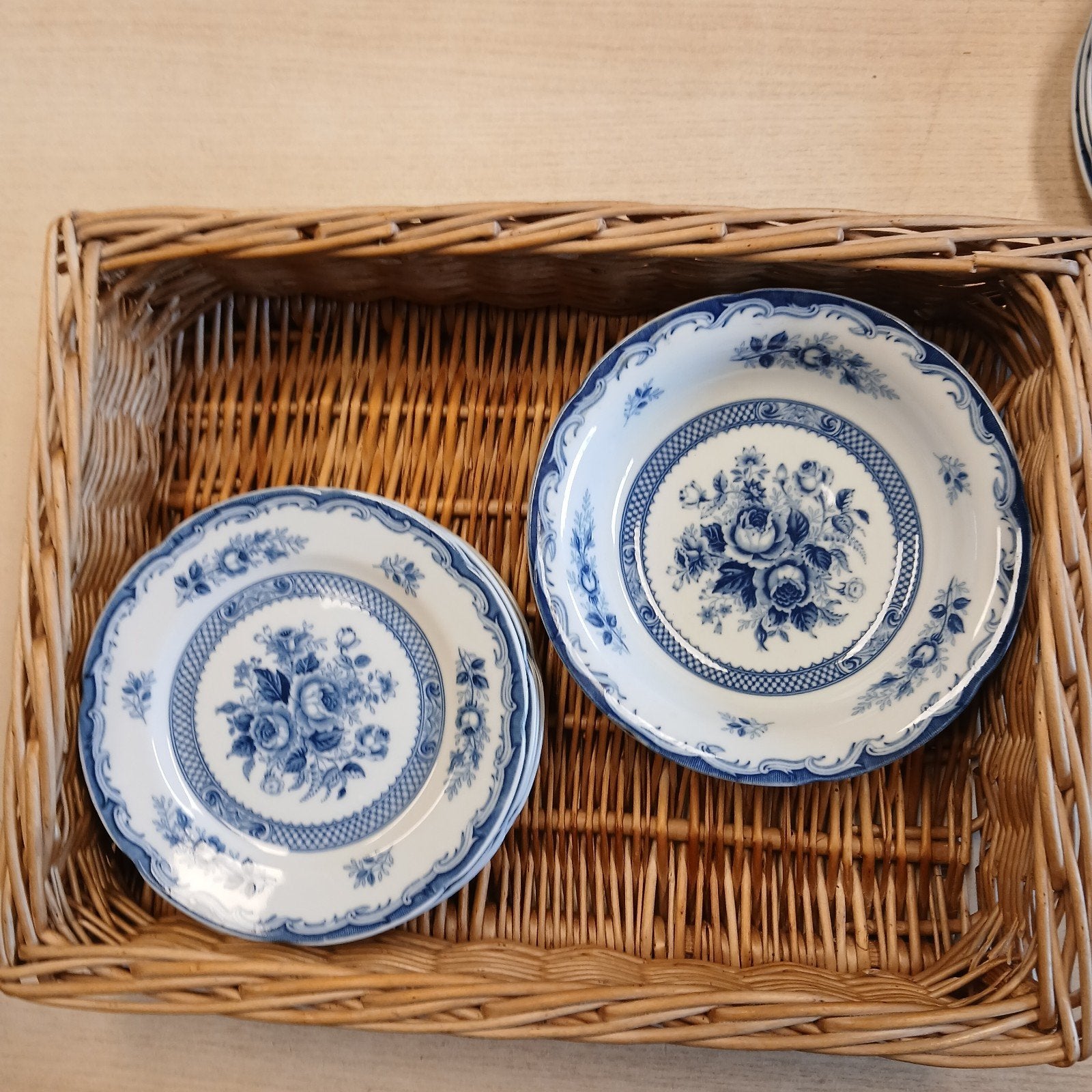 Blue Rose Fine China servies, Ophalen of Verzenden, Zo goed als nieuw, Bord(en), Overige stijlen