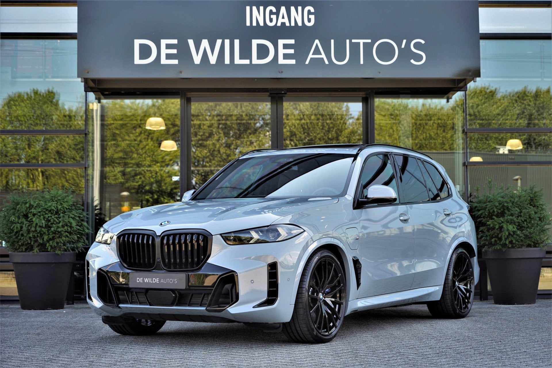 BMW X5 xDrive50e M-sport Pano Trekhaak Massage Stoelventilat, Dealer onderhouden, Gebruikt, 2395 kg, Bedrijf