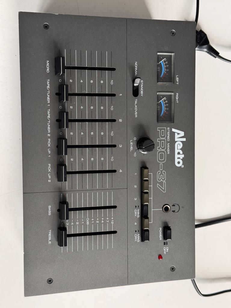 Alecto pro-37 mengpaneel, Muziek en Instrumenten, Mengpanelen, Ophalen of Verzenden, Gebruikt, Minder dan 5 kanalen, Microfooningang