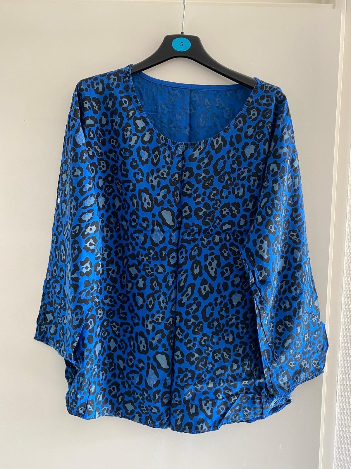 Blauwe luchtige  blouse met luipaardprint maat 44, nieuw, Kleding | Dames, Blauw, Maat 42/44 (L), Nieuw, Ophalen of Verzenden