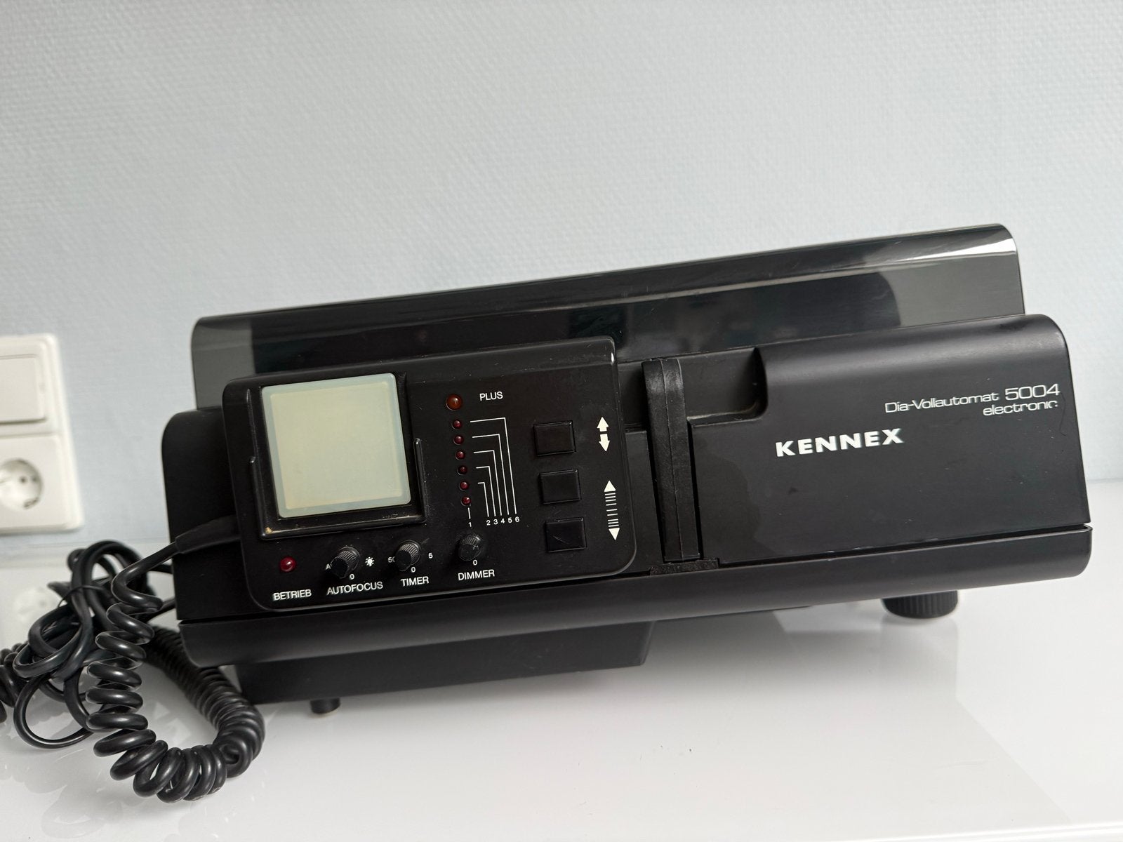 Kennex Dia-Vollautomat 5004 Electronic Diaprojector, Ophalen of Verzenden, Zo goed als nieuw, Met scherm