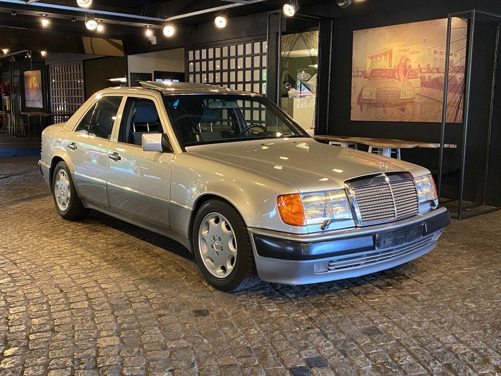 Mercedes-Benz E-Klasse E500 500E W124 (bj 1992, automaat), Auto's, Oldtimers, Automaat, Metallic lak, 4973 cc, Mercedes-Benz