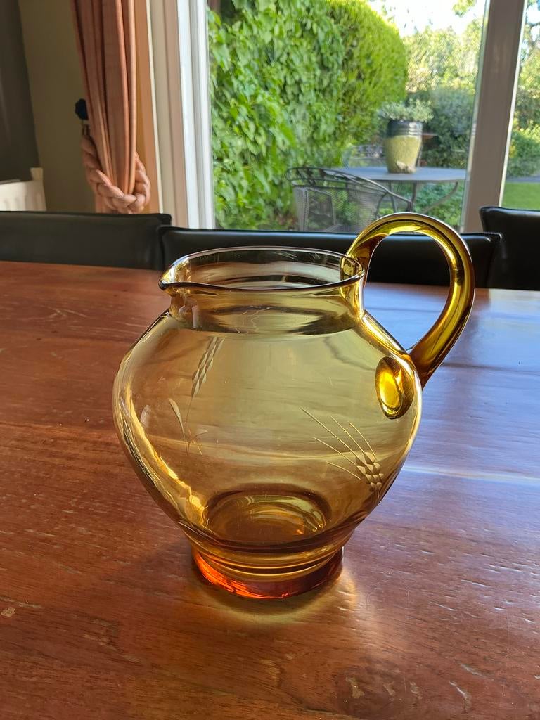 VINTAGE  AMBER GLAZEN KAN  MET GRAANMOTIEF, MOEDERDAGCADEAU, Ophalen of Verzenden