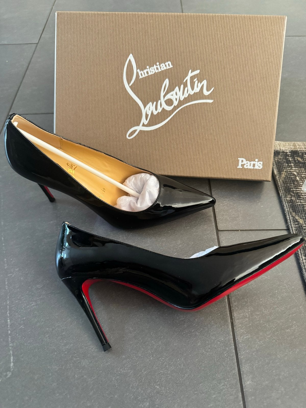 Christian Louboutin Lakleer Zwart Maat 37,5, Ophalen of Verzenden, Nieuw, Zwart, Pumps