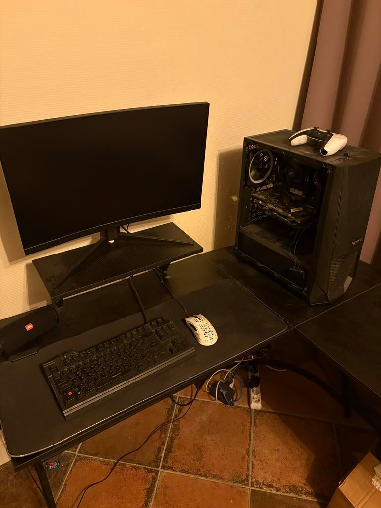 Hele gaming setup, Zo goed als nieuw, Gaming, SSD, 3 tot 4 Ghz