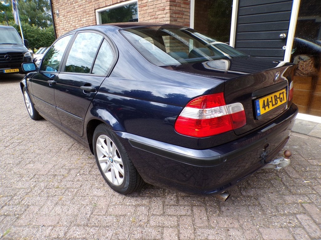 BMW 3-serie 316i Executive Automaat / Airco, Auto's, Gebruikt, Zwart, 4 cilinders, Blauw