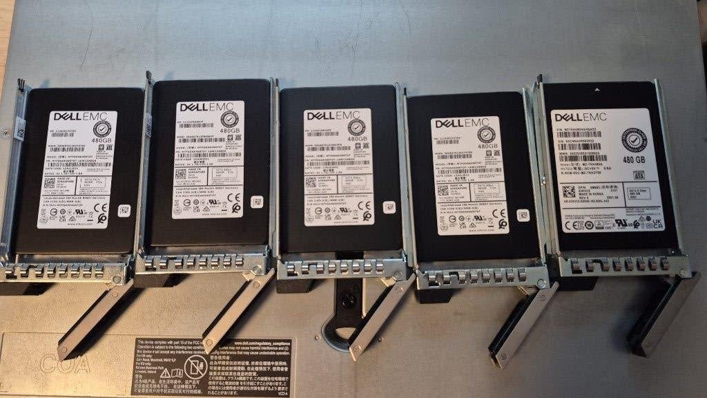 Dell PowerEdge R440 - Intel Xeon Silver 4208 - 80GB RAM, 2 tot 3 Ghz, N.v.t. (ondersteuning verloopt via de officiële Dell supportkanalen)