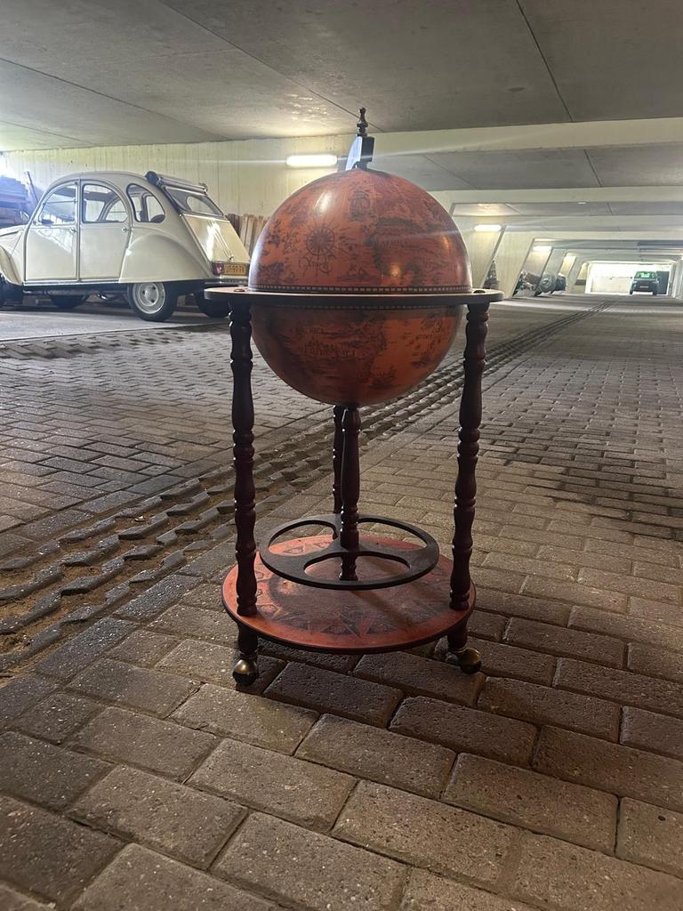 Antieke wereldbol bar op wielen, Ophalen, Hout, Gebruikt, Klassiek