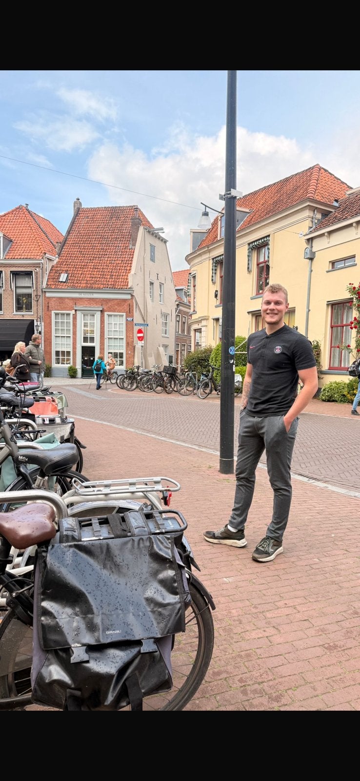 Honden uitlaten, en opassen, Ophalen, Zo goed als nieuw