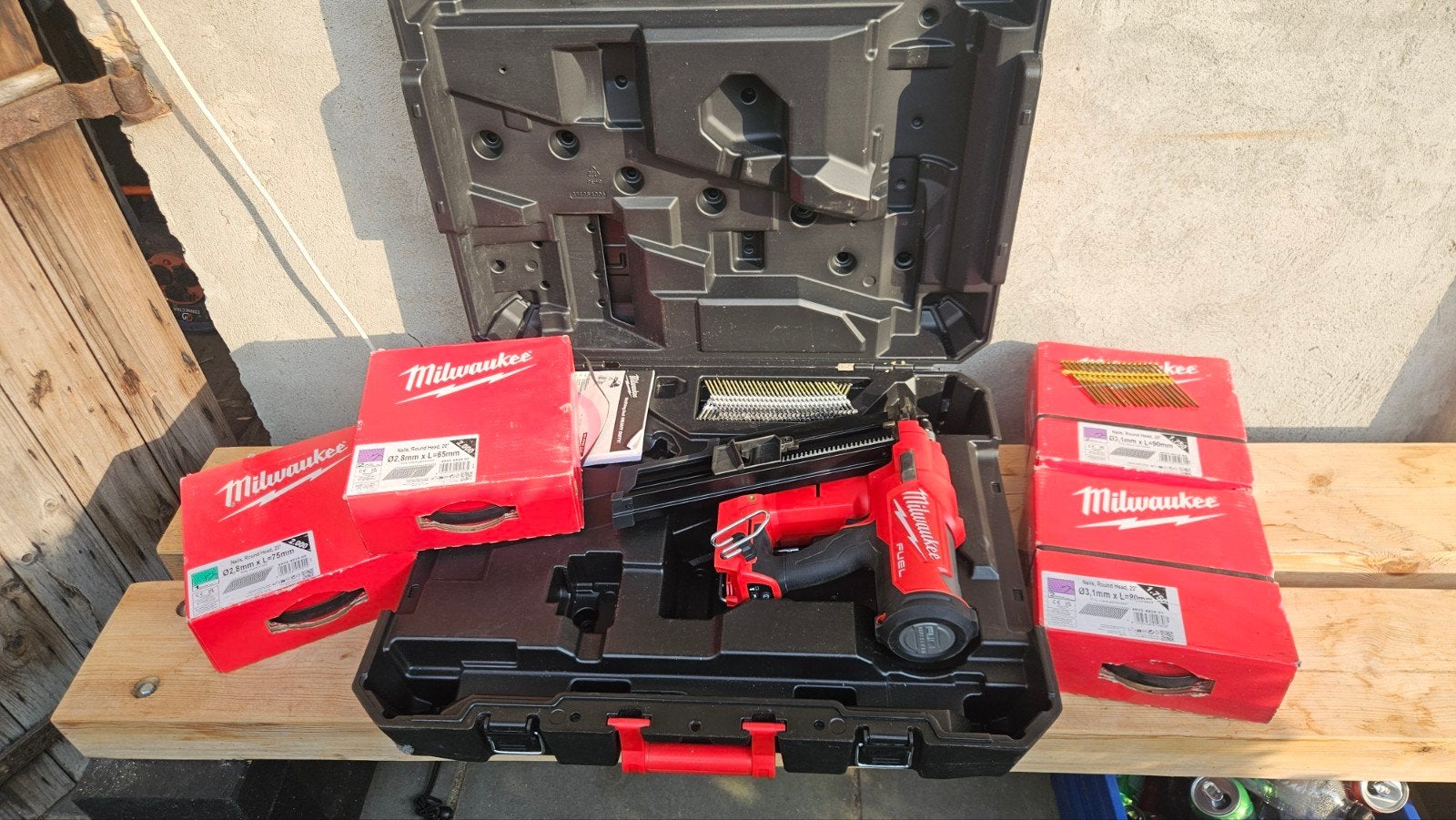 Milwaukee M18 FFN21-0C 18V Li-Ion accu constructie tacker, Ophalen of Verzenden, Nieuw, Tacker/nietmachine, Milwaukee
