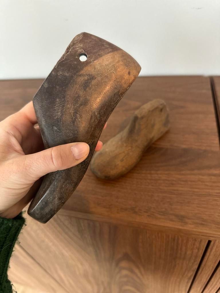 Twee oude houten schoenleesten, Ophalen of Verzenden