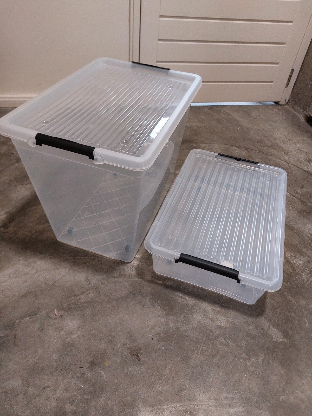 2 opbergboxen met deksels en wieltjes, Ophalen of Verzenden, Minder dan 40 cm, Doos, Minder dan 35 cm