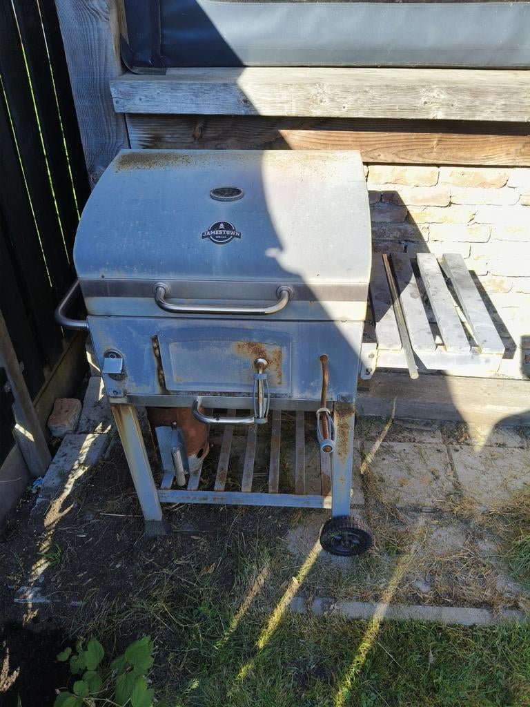 Bbq jamestown, Ophalen