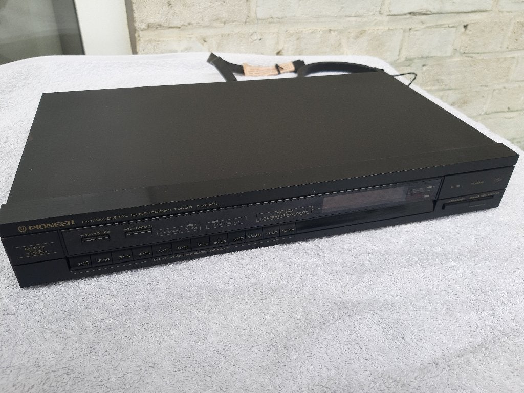 Pioneer stereo Tuner F-551L. of Tuner TX-1070 R, 2 soorten