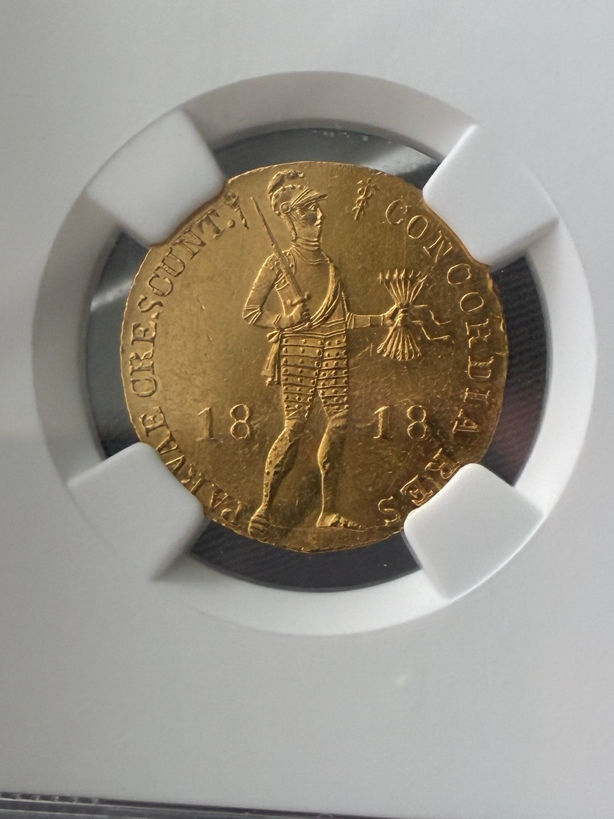 Koninkrijk Willem I, dukaat goud 1818 in FDC (NGC MS62!!), Postzegels en Munten, Munten | Nederland, Ophalen of Verzenden, Vóór koninkrijk