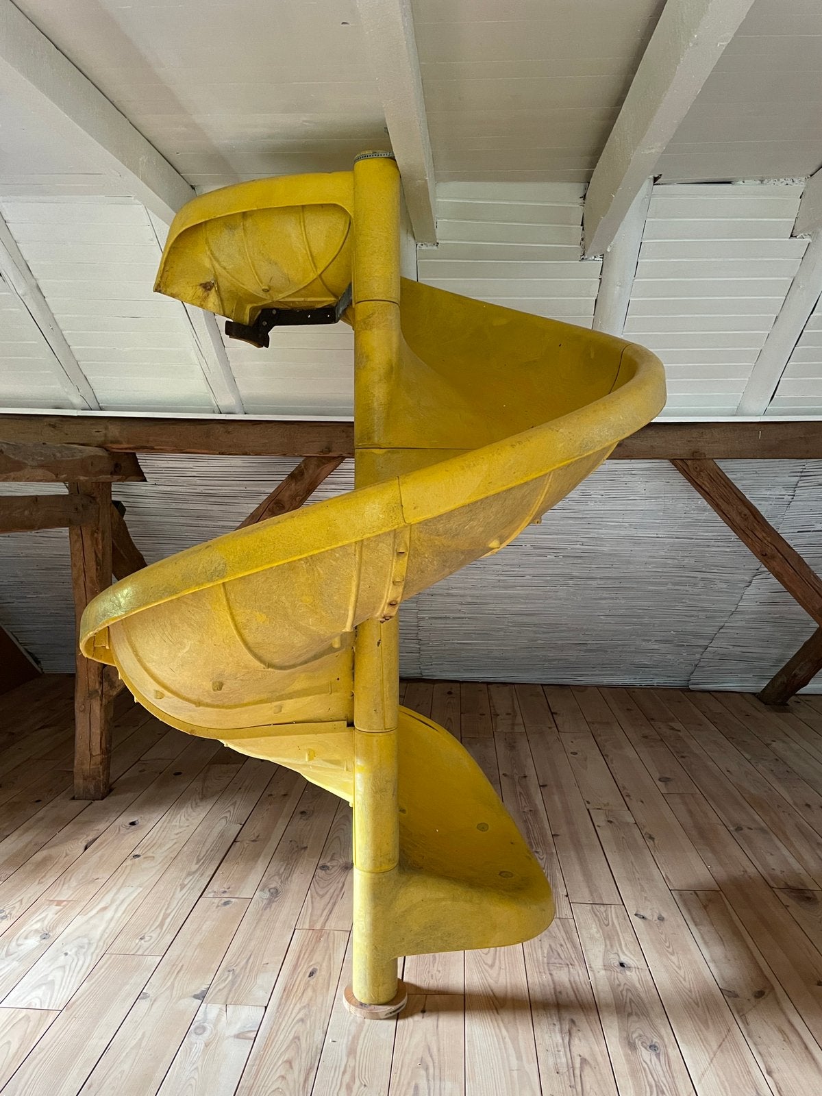 Grote gele glijbaan 240cm hoog, Ophalen, Zo goed als nieuw, Glijbaan