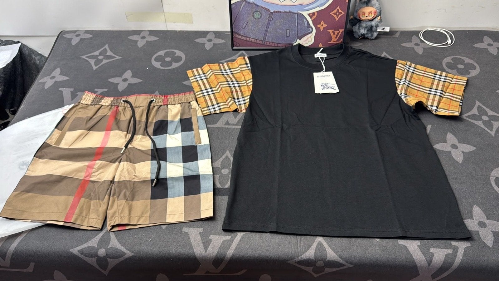Burberry T-shirt en korte broek/zwembroek set, Ophalen of Verzenden, Nieuw, Maat 46 (S) of kleiner, Zwart