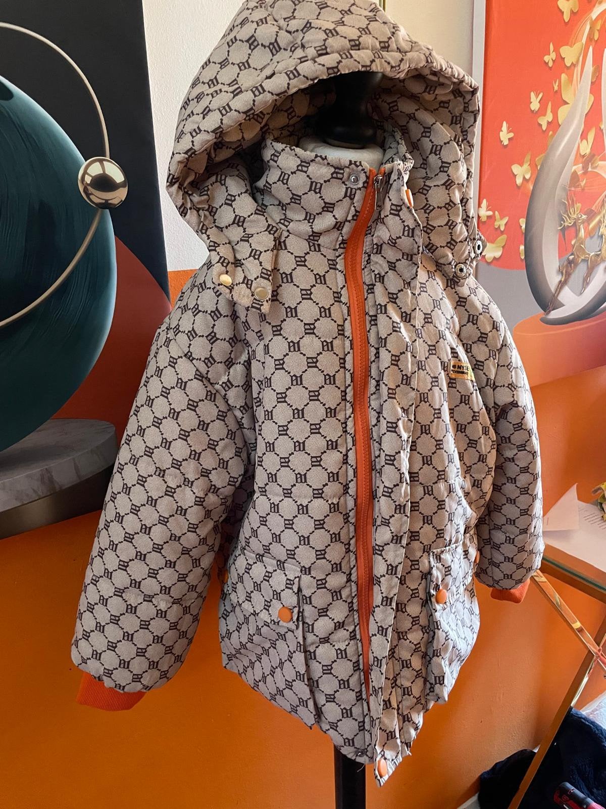 Leuke Kinderjas met Capuchon - Beige met Patroon 7/9jaar, Ophalen of Verzenden, Nieuw, Onbekend, Jongen of Meisje