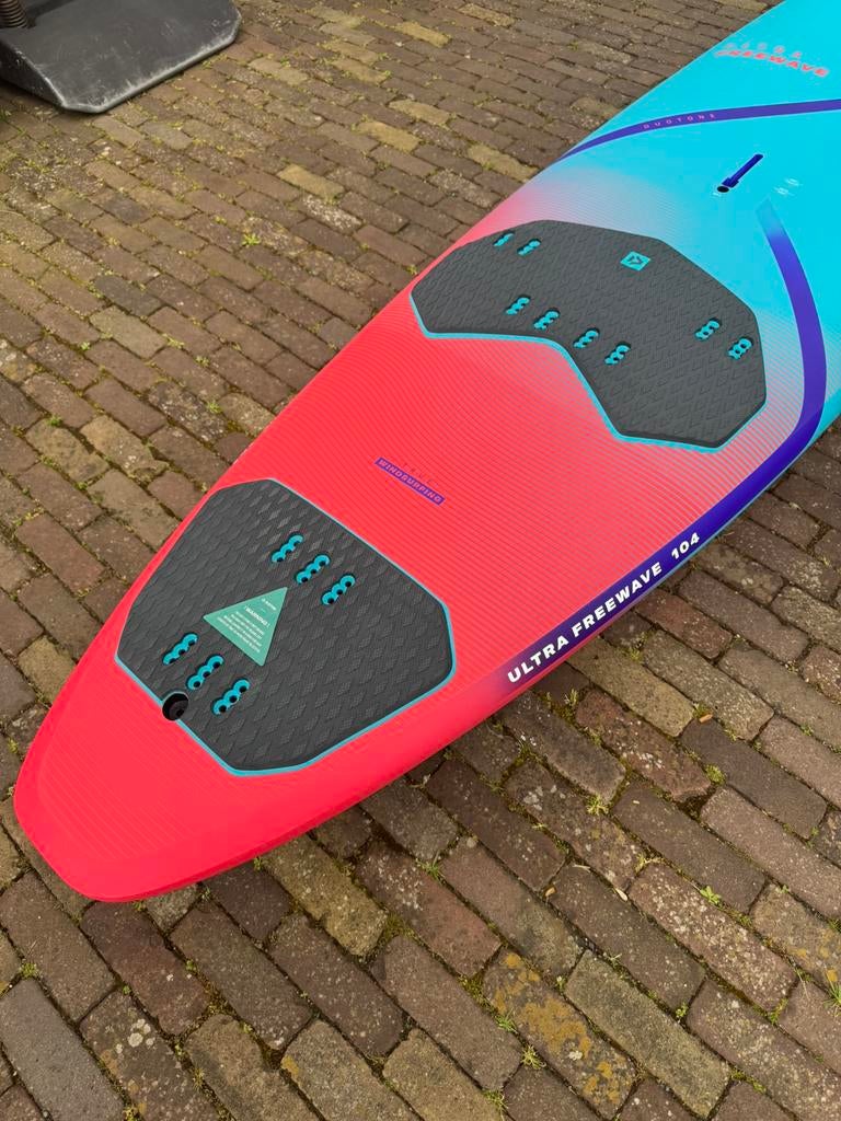 Duotone Ultra freewave 2025 ( herfst vakantie deal's  !), Minder dan 250 cm, Nieuw, Ophalen of Verzenden, Met vin(nen)