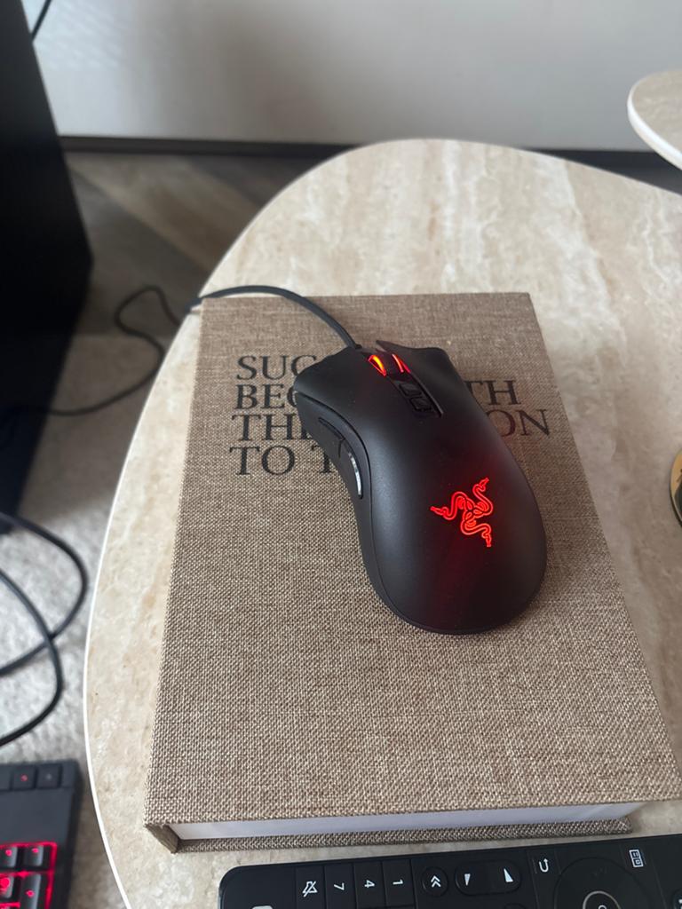 Razer Deathadder V2 bekabelde gaming muis - Nieuwstaat, Computers en Software, Muizen, Rechtshandig, Muis, Ergonomisch, Ophalen of Verzenden