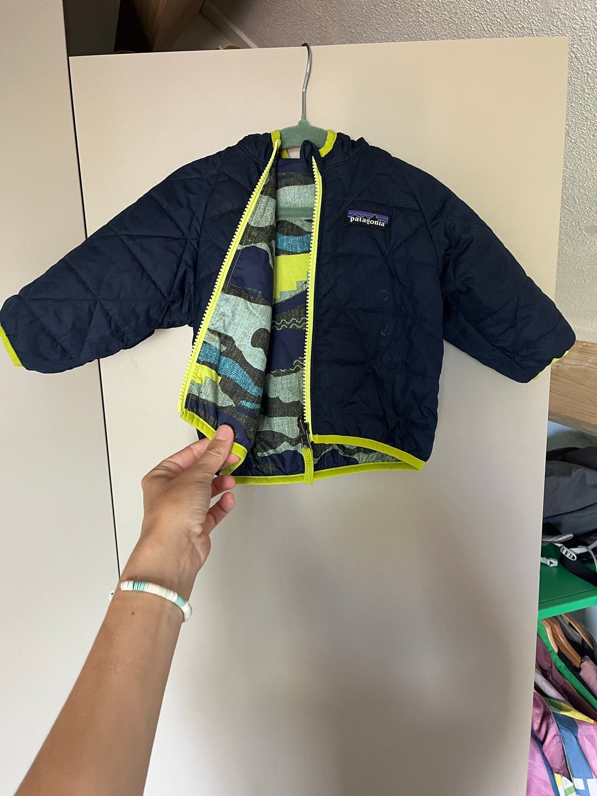 Patagonia Reversible Baby Puffer Jas - Blauw/Neon Camo, Ophalen of Verzenden, Gebruikt, Jongen of Meisje