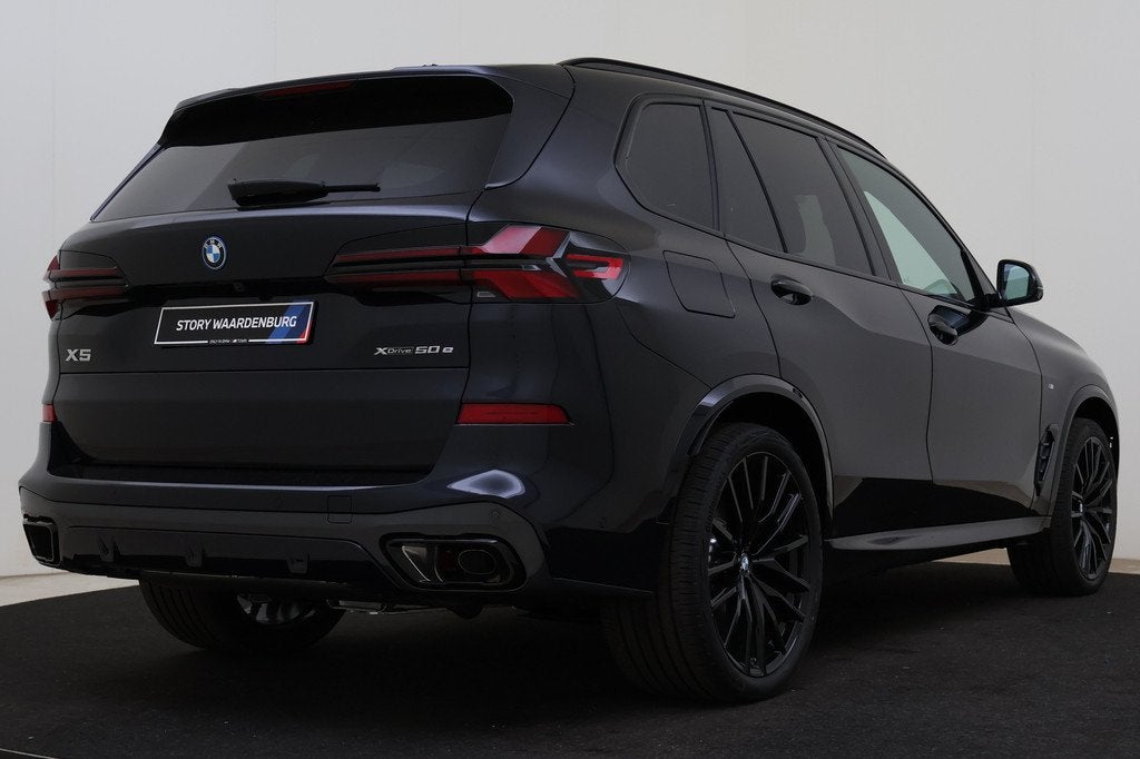 BMW X5 xDrive50e M Sport Automaat / Trekhaak / Panoramadak S, Auto's, Automaat, 2395 kg, Zwart, Leder