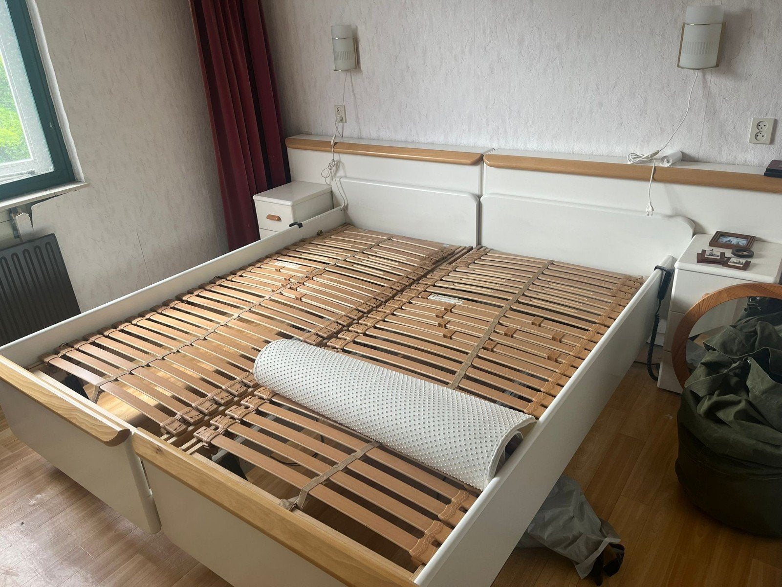 Gratis ophalen 2persoons bed en kaptafel, Huis en Inrichting, Ophalen of Verzenden, Gebruikt, Tweepersoons, Hout