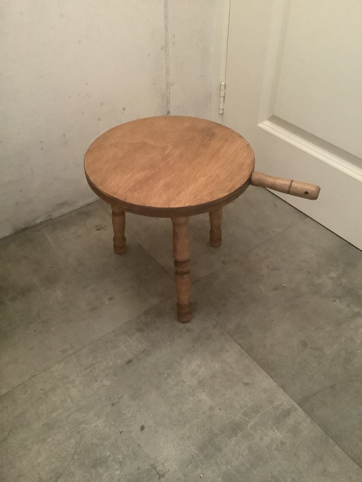 Krukje melkkrukje massief eiken handvat brutalist, Ophalen, Zo goed als nieuw, Hout