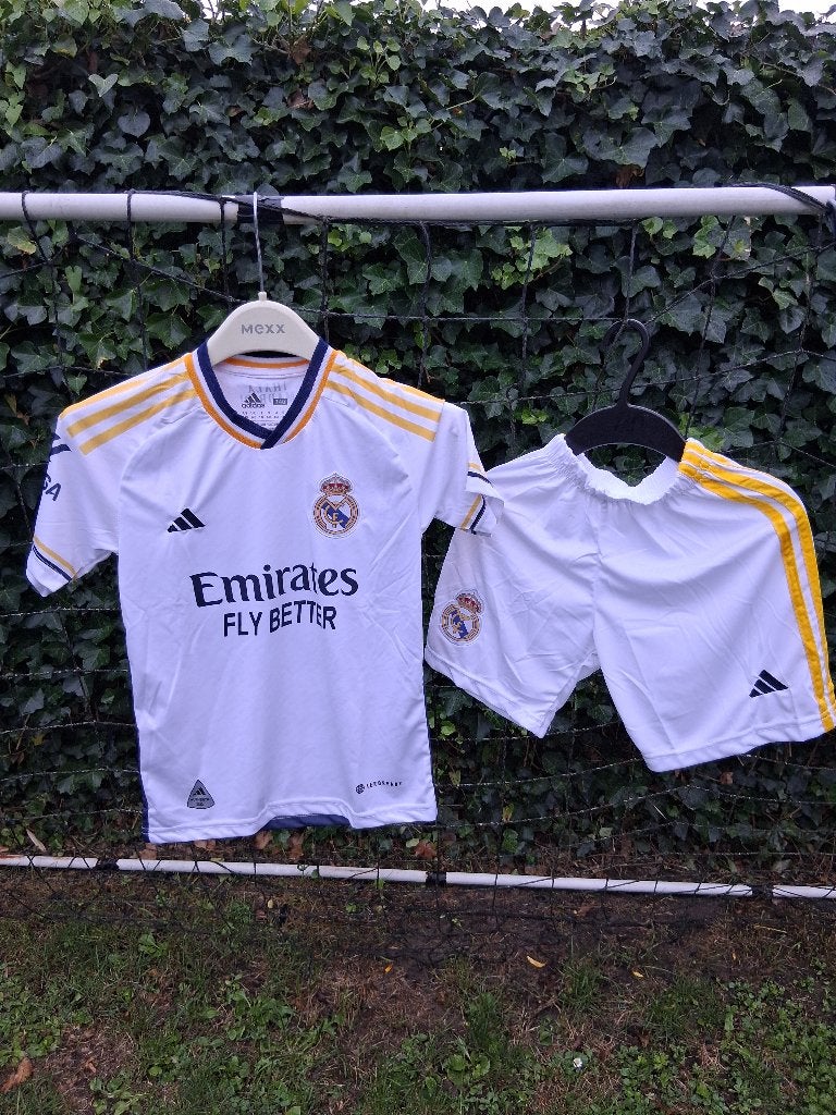 Real madrid voetbaltenue/Arda güler/140, Ophalen of Verzenden, Zo goed als nieuw, Buitenlandse clubs, Shirt