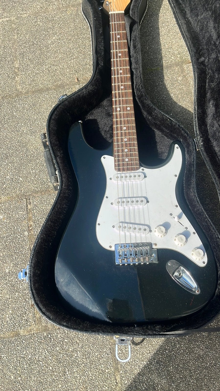 JAY SOUND STRATOCASTER IN NIEUW STAAT MET KOFFERQ, Ophalen of Verzenden, Zo goed als nieuw, Solid body, Overige merken