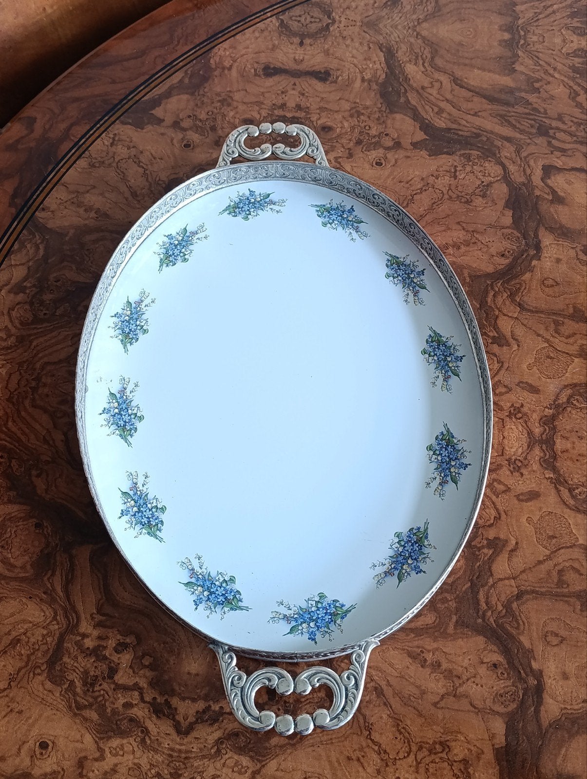 Ovale serveerschaal met bloemmotief en zilverkleurige rand, Antiek en Kunst, Ophalen of Verzenden