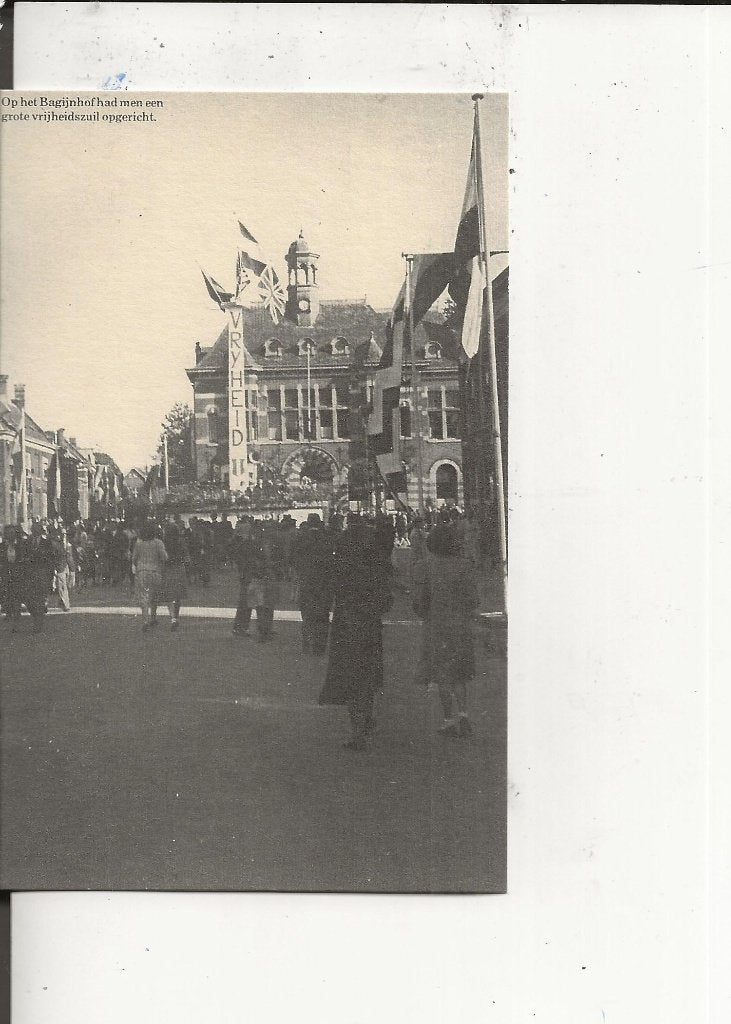 Dordrecht 2e W O Bagijnhof Grote Vrijheldszuil 1945, Ophalen of Verzenden, 1940 tot 1960, Ongelopen, Zuid-Holland