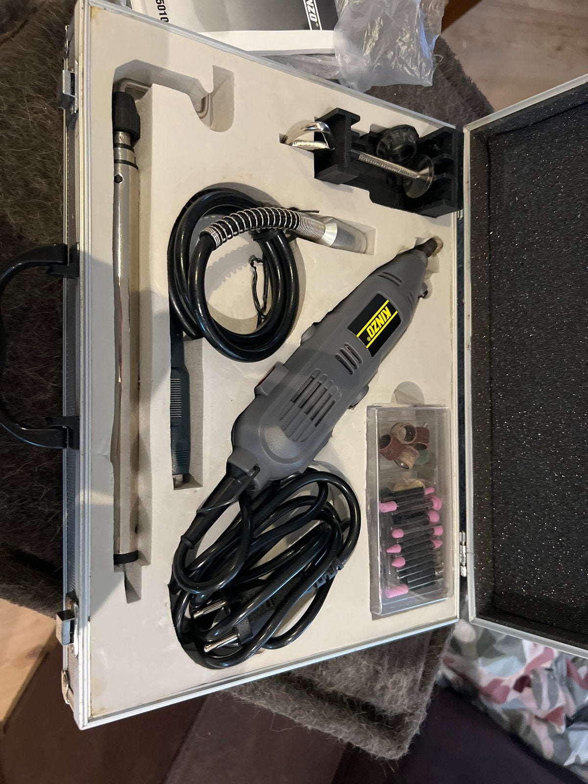 Kinzo Boor- en Schroefmachine met accessoires in koffer, Ophalen, Gebruikt, Variabele snelheid, Boor- en Schroefmachine