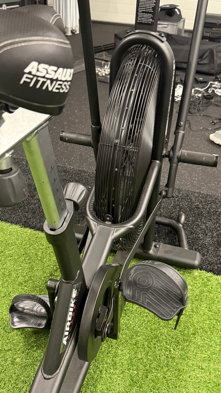 Assault Fitness Airbike - Zo goed als nieuw, Sport en Fitness, Fitnessapparatuur, Ophalen, Armen, Zo goed als nieuw, Airbike