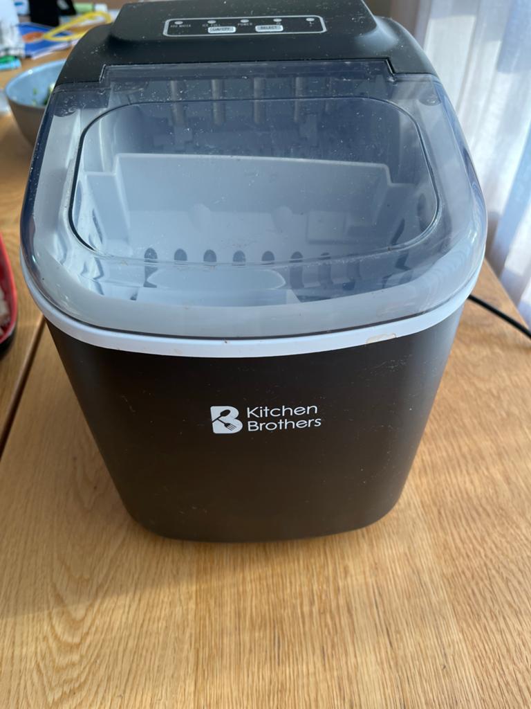 IJsblokjesmachine KitchenBrothers, Ophalen, Zonder vriesvak, Minder dan 85 cm, Minder dan 75 liter