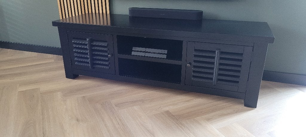 Landelijk tv meubel met shutter deurtjes, Ophalen, 150 tot 200 cm, Zo goed als nieuw, Minder dan 100 cm