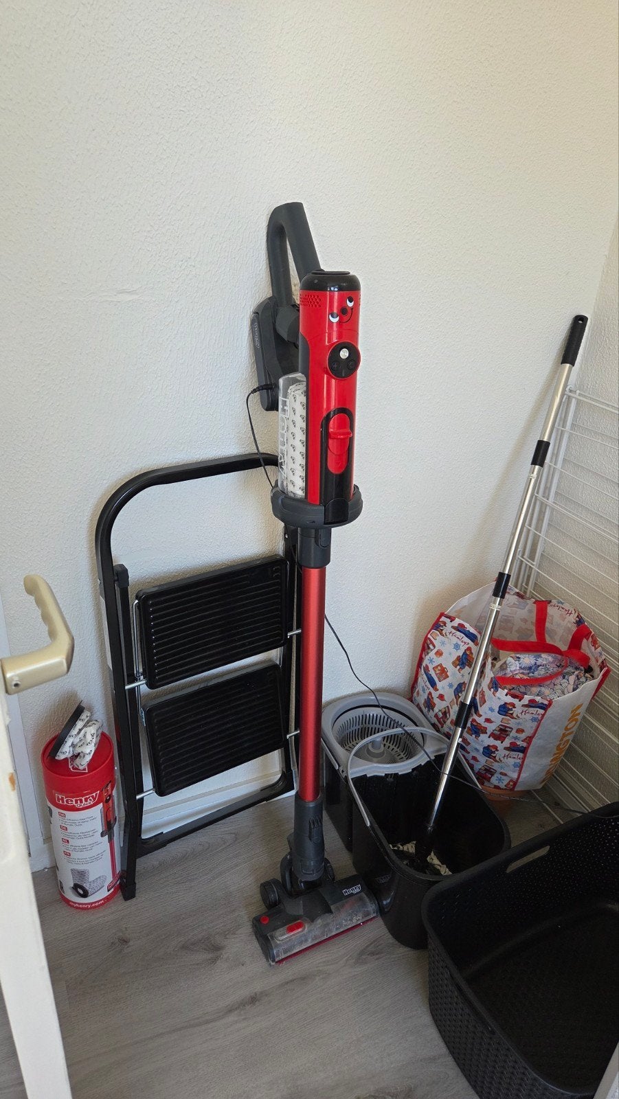 Henry Stofzuiger Quick met accu, lader en accessoires, Ophalen