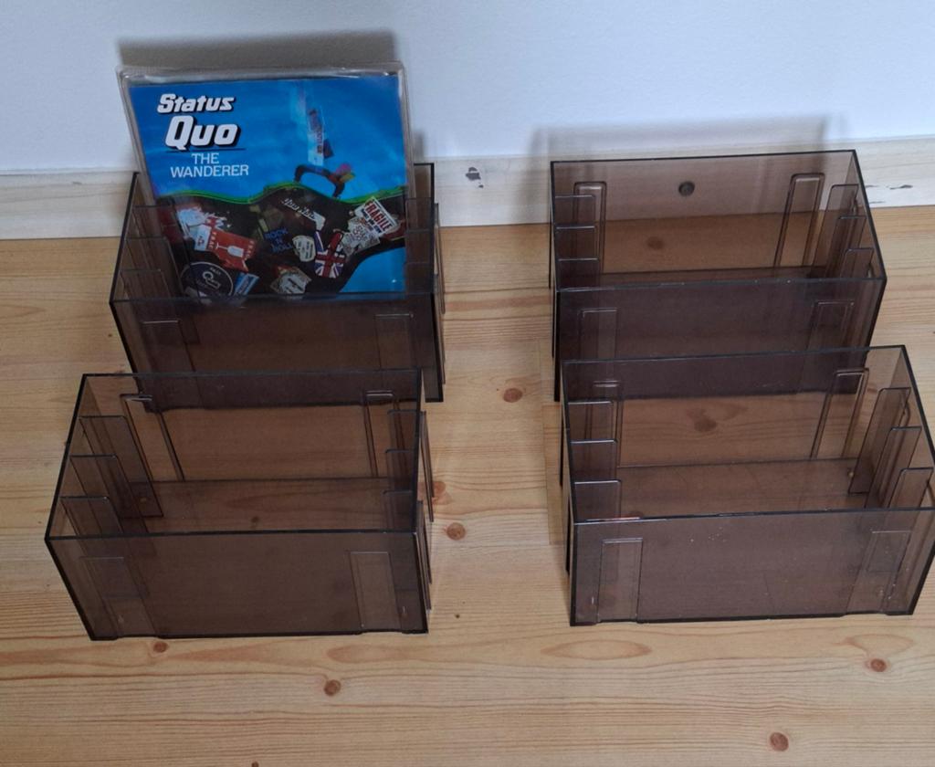 4 kunstof bakken voor vinyl singles, Ophalen of Verzenden, 1980 - 1989, Gebruikt, Overige formaten
