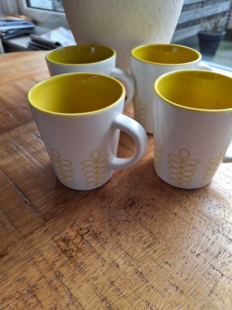 4 Hema koffiekopjes geel wit met bladmotief, Ophalen of Verzenden