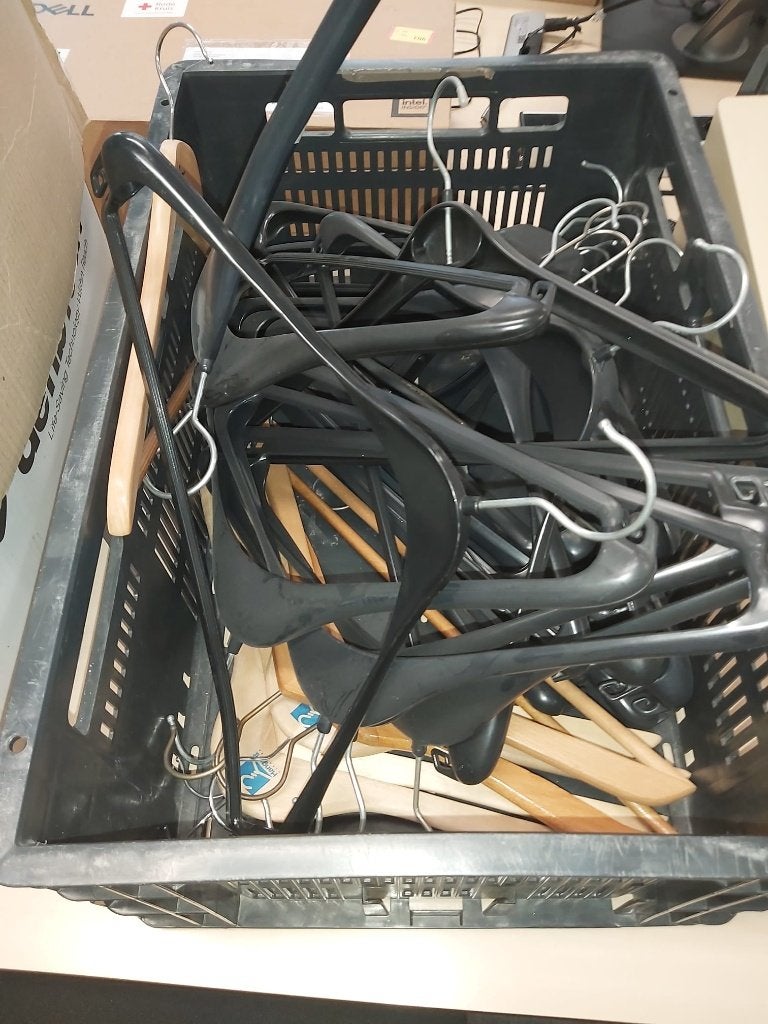 kledinghangers, Ophalen, Gebruikt, Kunststof, Volwassenen